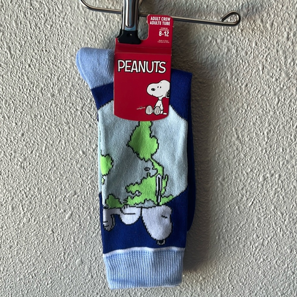 Peanuts Snoopy Earth Day crew socks NEW